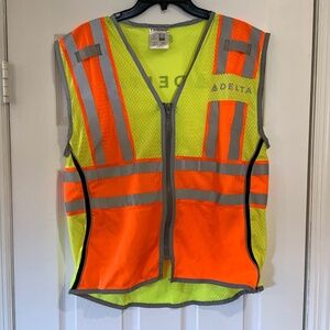 Delta Airlines Employee Crew Reflective Safety Vest Size S (by ML Kishigo)